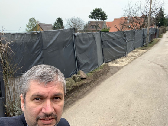 Hadházy Ákos szerint Rogán Cecília teljesen törvénytelenül építkezik Tihanyban