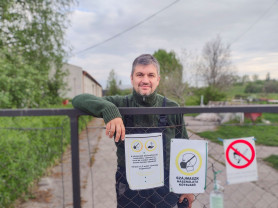 Hadházy kertésznek állt, így dolgozva le a pénzbüntetését