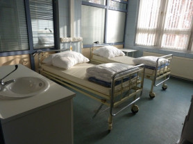 Nyílt levélben kéri 19 hajléktalanellátó szervezet a kormánytól a Szabolcs utcai hajléktalankórház megtartását