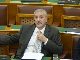 Kétszer nem léphetsz ugyanabba a Halász Jánosba – Dési János jegyzete