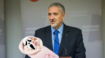 Alföldi és Cserhalmi is aláírta: Az átláthatósági törvény súlyosan veszélyezteti a szabad gondolatot és az alkotói szabadságot 