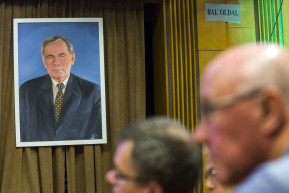 Sára Botond főispán döntött, nem viselheti Horn Gyula nevét az angyalföldi sétány