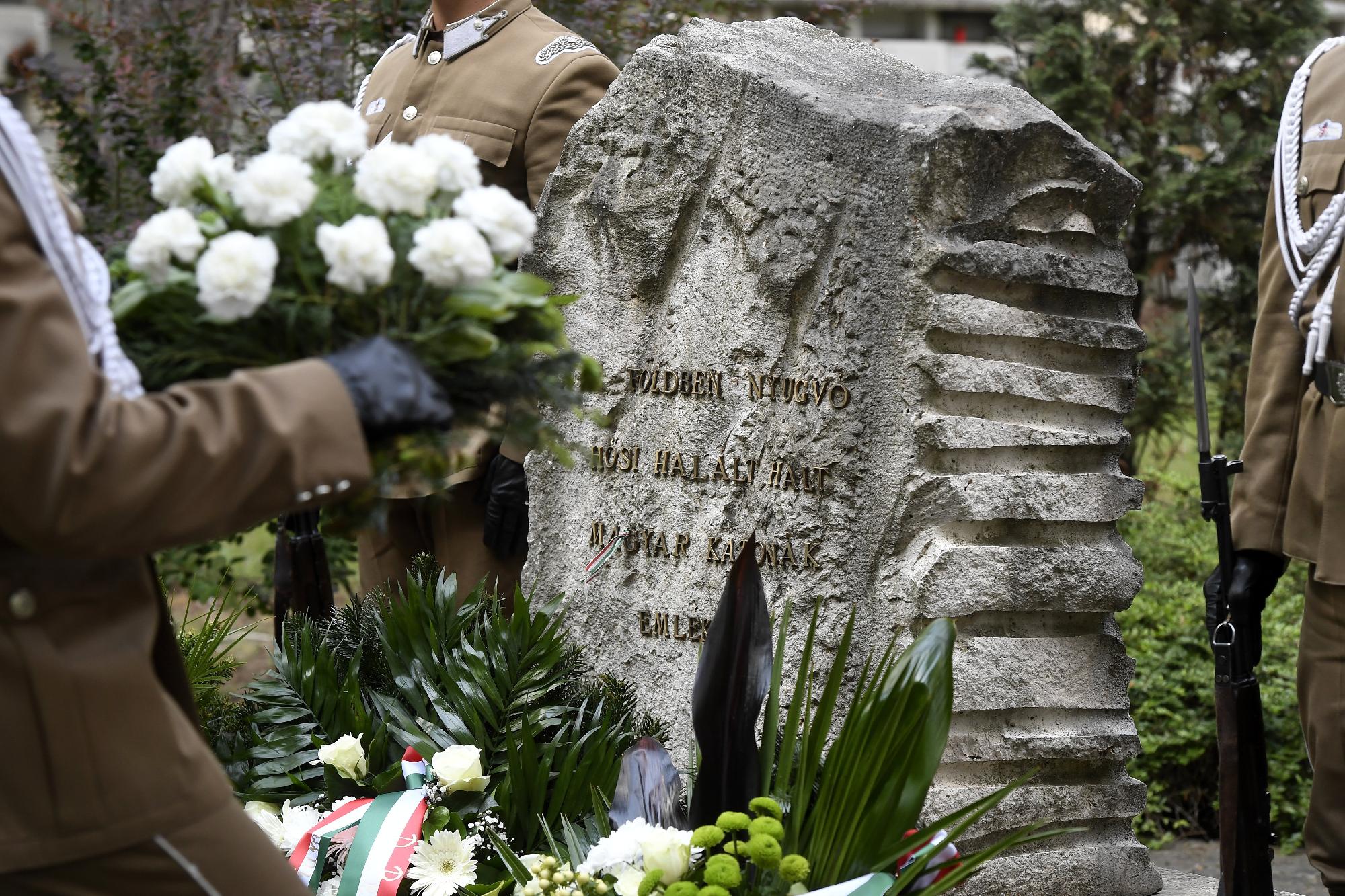 Hősök napja - Megemlékezés a Magyar Katonahősök Emlékműv
