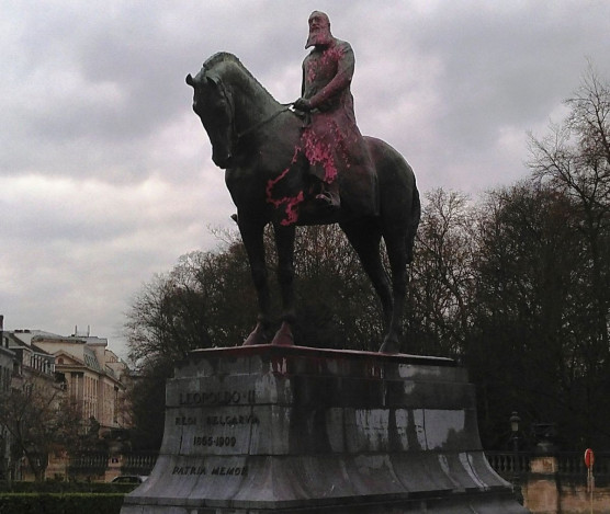 Vesszenek a lipótok – Szénási Sándor jegyzete