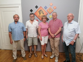 Békegalambok jönnek, halálesőt permeteznek – Hetes Stúdió ajánló