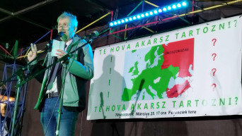 A rendőrség tudomásul vette, mehetnek kedden az Erzsébet hídra tüntetni Hadházyék 