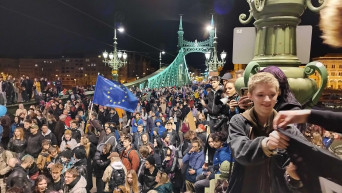 Emelték a tétet a tüntetők: jövő hét keddre 24 órás tiltakozást hirdettek meg