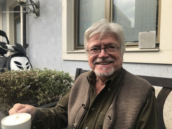 Szörényi: Az István, a király áll a lábán!