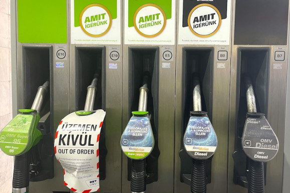 Két feltétellel maradhat jövőre a benzinárstop
