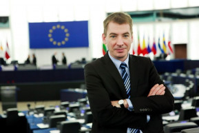 Jávor: Ha az EU komolyan akarja venni saját alapértékeit, reagálnia kell Orbánékra