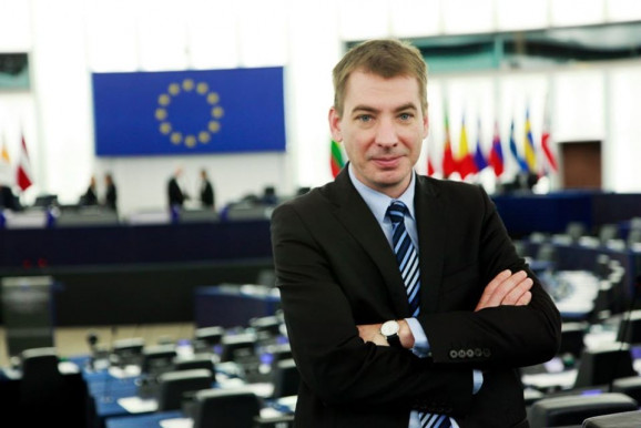 Jávor: Ha az EU komolyan akarja venni saját alapértékeit, reagálnia kell Orbánékra