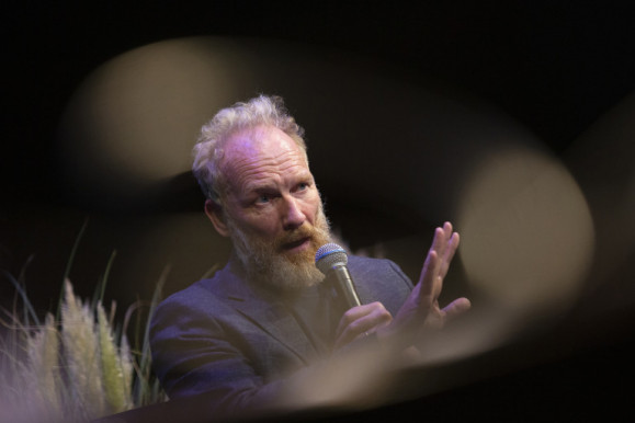 A könyvfesztivál díszvendége: Ha van pokol, Orbán ott fog égni sok ezer évig