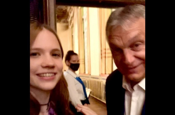 A független sajtónak nem, egy kislánynak viszont nyilatkozott Orbán Viktor