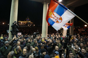 Brüsszel befagyasztaná Szerbia támogatását az orosz közeledés miatt