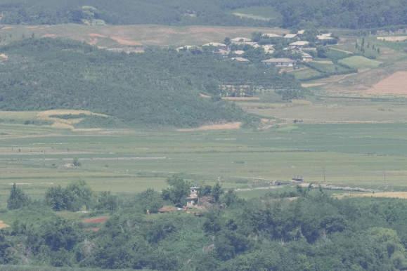 Figyelmeztető lövésekkel fordítottak vissza észak-koreai katonákat a fegyverszüneti zónából