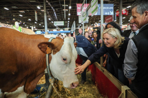 Le Pen Budapestre jön, és találkozni fog Orbánnal