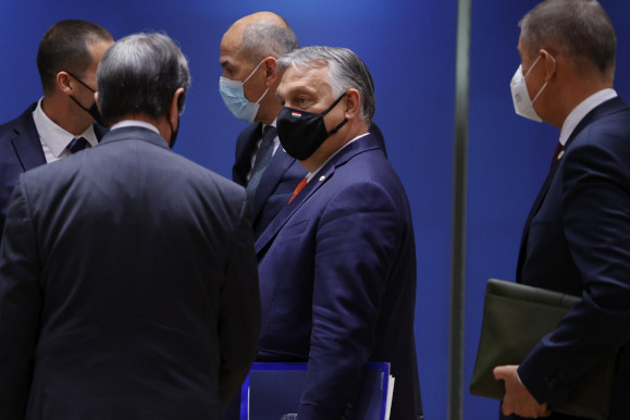 Orbán magyarázkodik: migrációs vitát lát a melegellenes törvénynél 