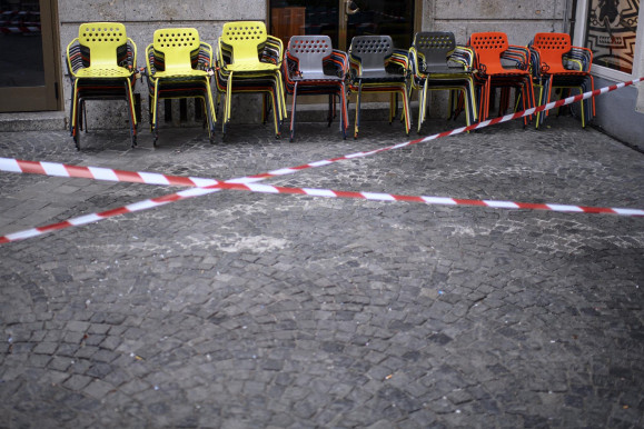 Véget ér a zárlat Ausztriában, de csak az oltottak számára