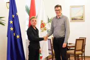 Karácsony Gergely megköszönte az életmentő fiú tettét és albérletet is próbál neki szerezni