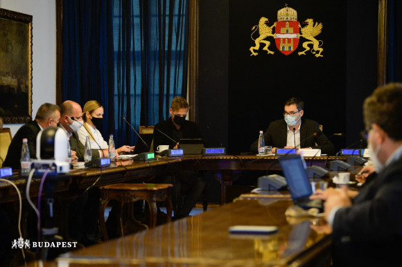 Karácsony Gergely egyeztetett a szakszervezetekkel a kötelező munkahelyi oltásról