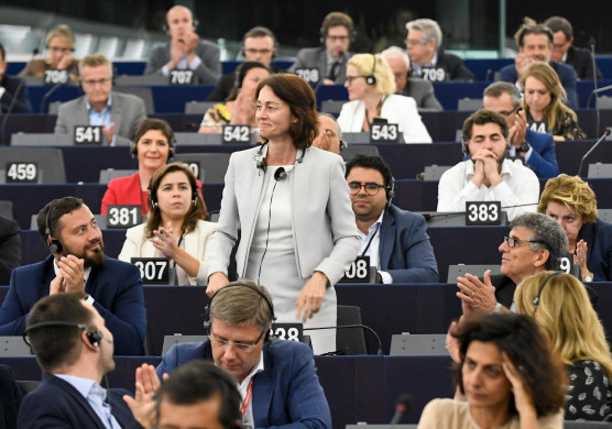 Óva int a magyarországi befektetésektől az EP német alelnöke, mert Orbán-oligarchák kezére kerülhetnek a cégek