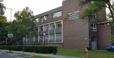 Egy tanár pozitív koronavírustesztje miatt hazaküldték az oltatlan diákokat