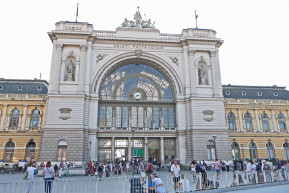 Az ütköző fogta meg az egyik InterCityt a Keleti pályaudvaron, ketten megsérültek