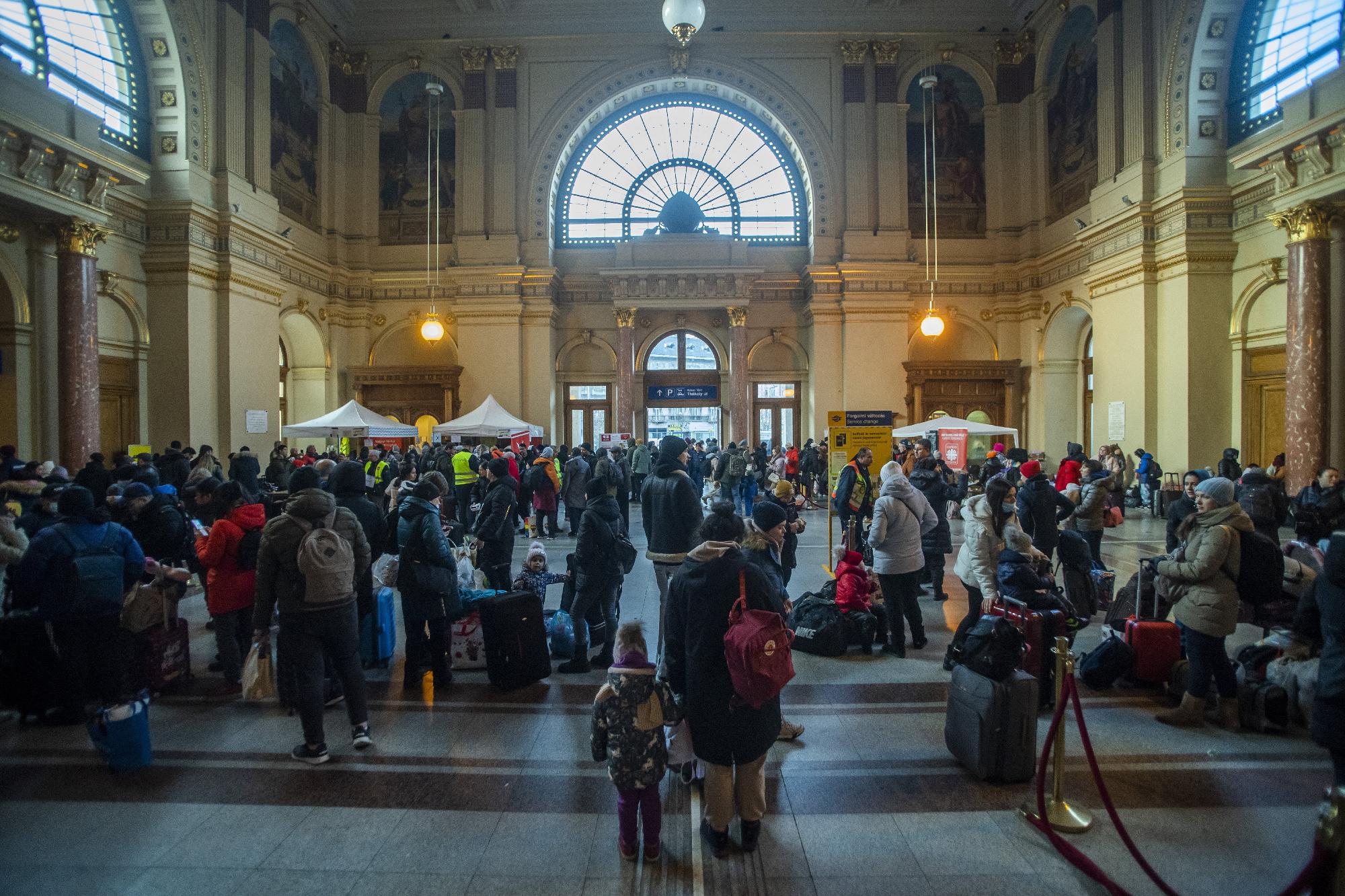 Ukrajnai háború - Menekülők a Keleti pályaudvaron 