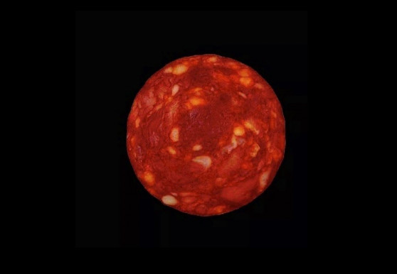 Egy kolbászkarika képével trollkodta meg az internetet egy fizikus, azt állítva, hogy azt a James Webb űrtávcső készítette egy csillagról