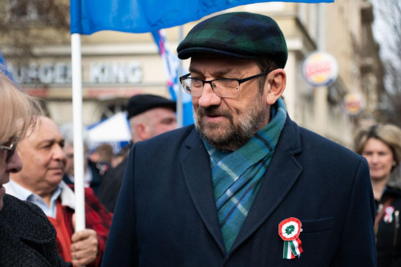 Komáromi: A kormány 