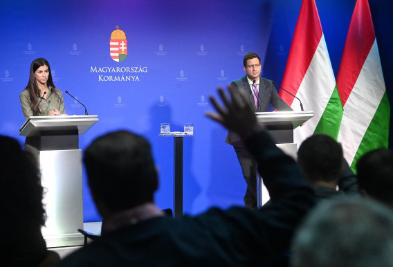 Szentkirályi: A probléma a szankciókkal, nem a plakátokkal van