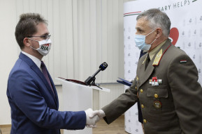 444: Úgy volt a Hungary Helps vezérigazgatója egy KDNP-s politikus két évig, hogy azt tiltja a törvény