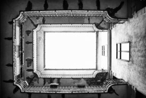 Van hogy a szomszéd ébresztőjére kelünk