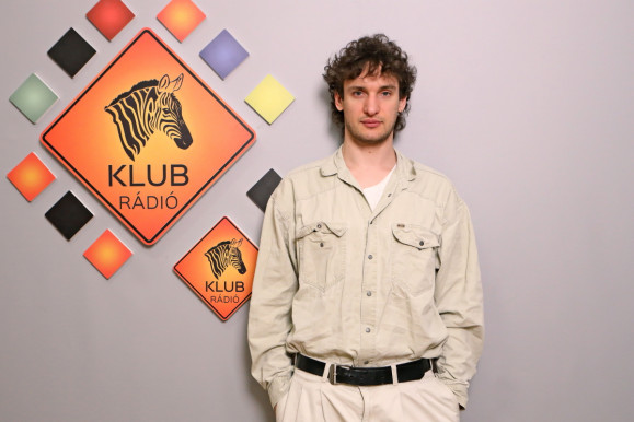 Pszichológiai képzés után a rendezésbe