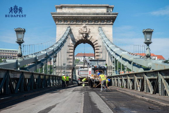 A Fidesz nem érti, miért nem lehet használni a Lánchídat augusztus 20-án