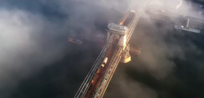 Fürdőktől a felújítás alatt álló Lánchídig