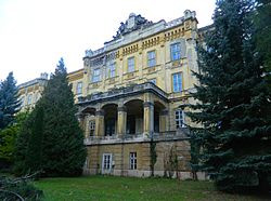 Elmegyógyintézetből elit iskola