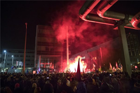 Az ellenzéki képviselőket nem dobhatták volna ki az állami média székházából 