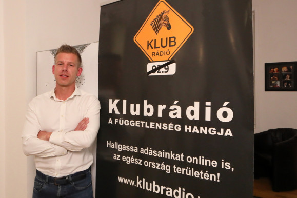 Egyetértek a volt feleségemmel abban, hogyan működik ez az állam – mondta Magyar Péter a Klubrádióban