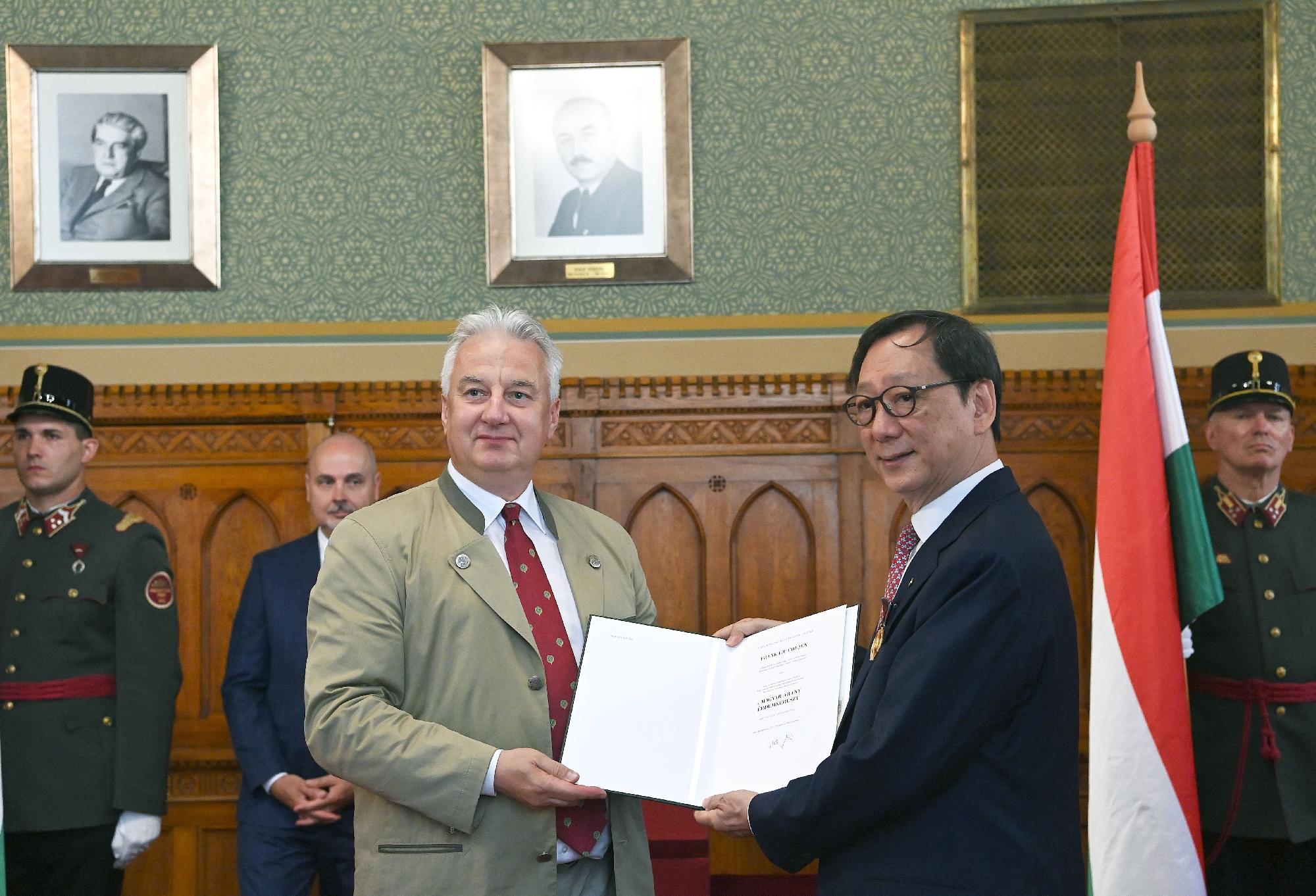 Állami kitüntetést kapott Frank Liu, a kínai Chi Fu Investme
