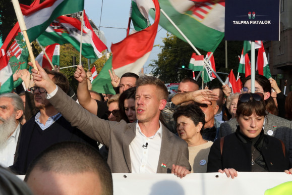 Orbán egy fogott ember, úgy táncol, ahogy a Kreml és a saját oligarchái fütyülnek 