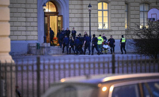 Megkéseltek két nőt egy malmői középiskolában