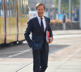 Holland kormányfő: Örülök, hogy nem hasonlítok Orbánra