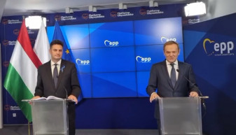 Nem tetszik a KDNP-nek, hogy Tusk találkozott Márki-Zayjal