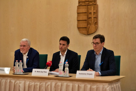  Márki-Zay Péter beáll Karácsonyék mögé