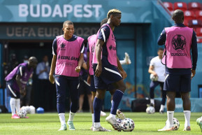 Az Európa-bajnok után a világbajnokkal játszunk, egymilliárd euró a 75 millió ellen