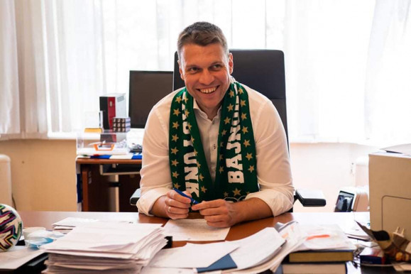 Menczer: Háborúpártiák bírálják Szijjártót