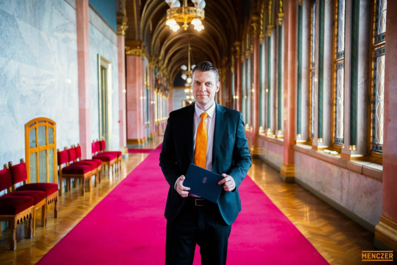 Menczer: Ez modernkori keresztényüldözés!