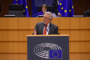 Néppárti szóvivő: Ölelje meg Orbánt az, aki áldást ad Putyin embertelenségeire