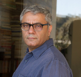 Korbácsolásra és nyolc év börtönbüntetésre ítélték az Arany Medve-díjas iráni rendezőt